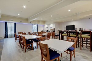 Desayuno continental incluido todos los días 