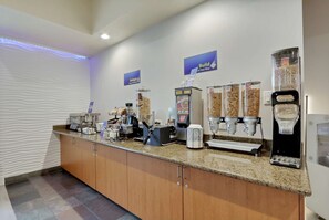 Tägliches inbegriffenes kontinentales Frühstück