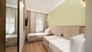 STANDART TWIN ROOM | Vue sur la rue