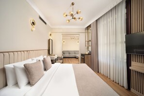 SUIT ROOM WITH BALCONY