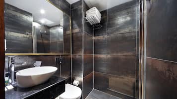 FAMILY CONNECTION ROOM WITH BALCONY | Bathroom