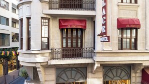 SUIT ROOM WITH BALCONY | Street view - Atik Palace Hotel (Istanbul)