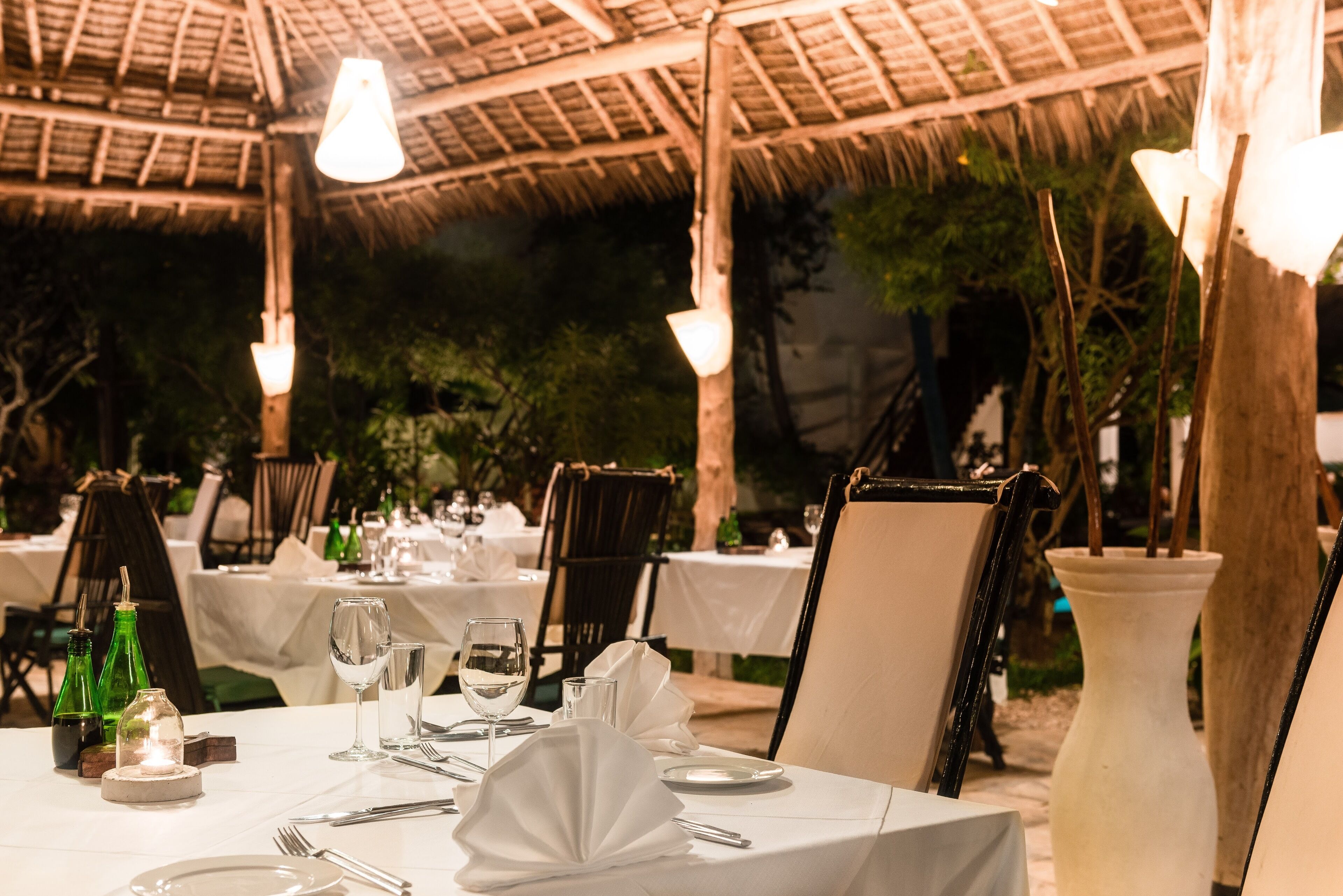 breakfast, lunch, dinner served; international cuisine