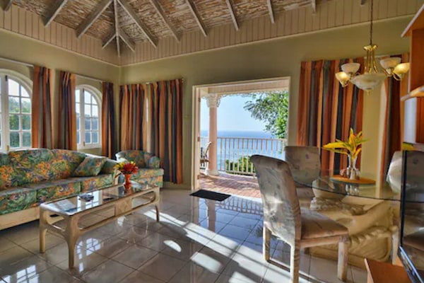 Suite King Room (East Indian) | Premium bedding, in-room safe, individually decorated