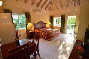 Deluxe King Room (Plantain) | Sängtillbehör av högsta kvalitet och värdeförvaringsskåp på rummet