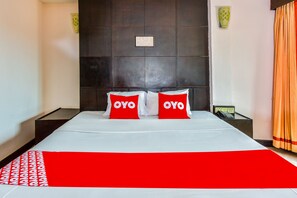 Quarto casal superior | Escrivaninha, Wi-Fi de cortesia