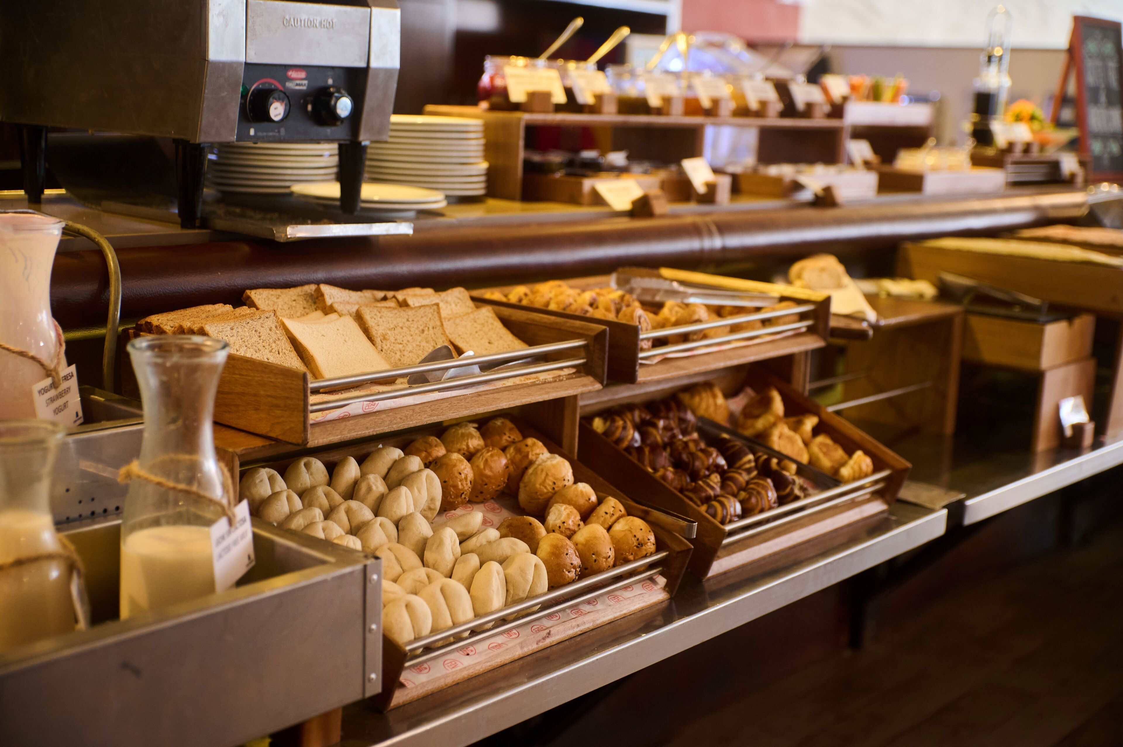 朝食 (ビュッフェ)、毎日提供 (1 名様 58 PEN)