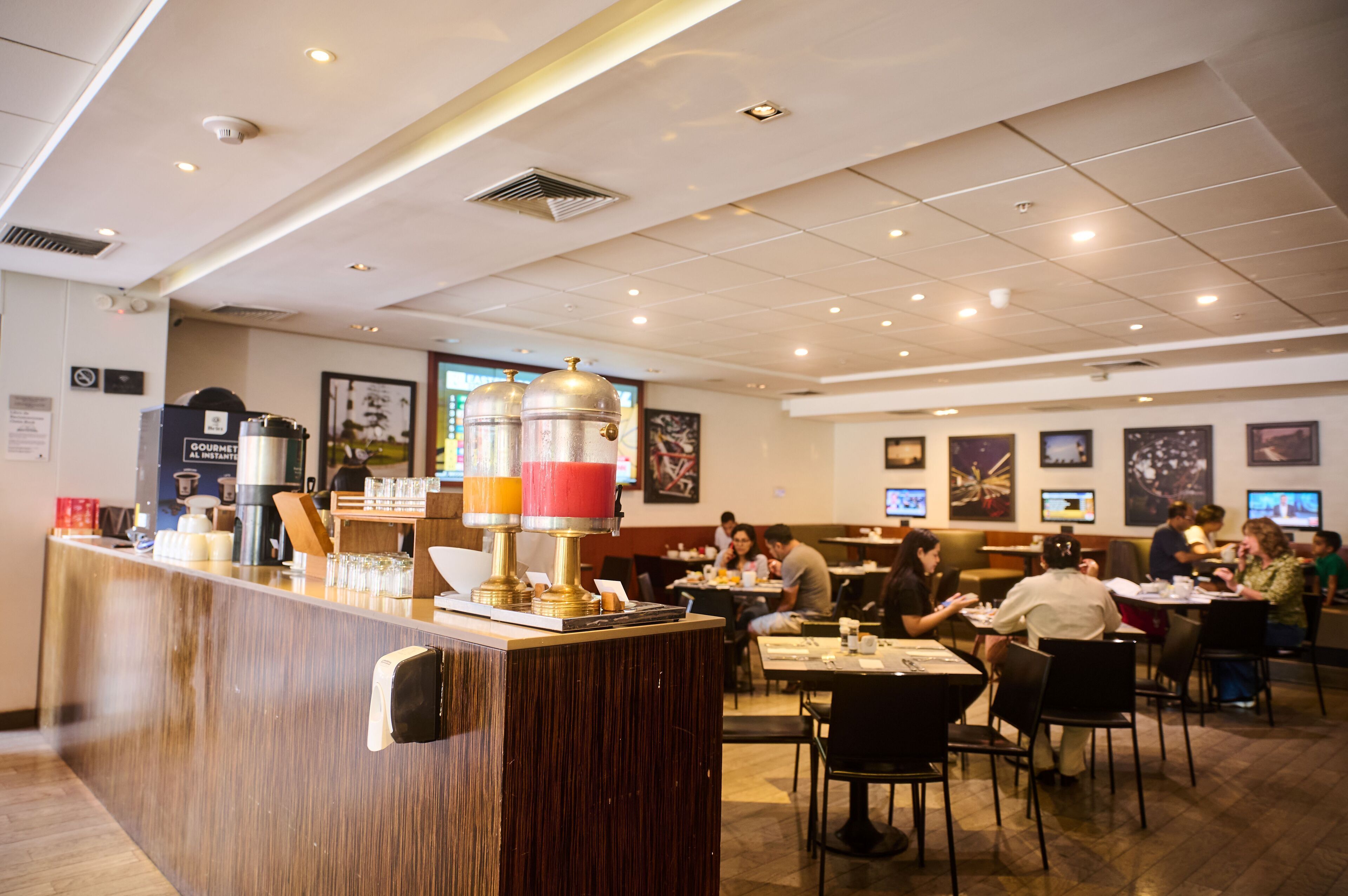 Daily buffet breakfast (PEN 58 per person)