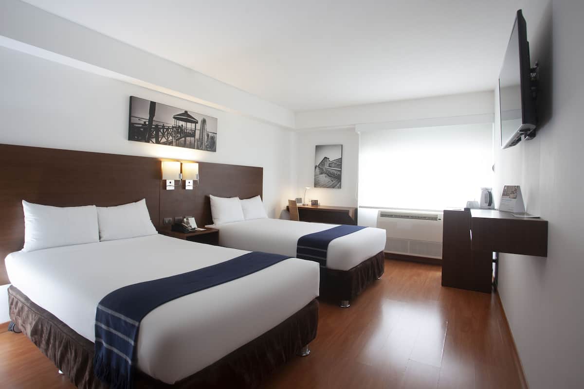 Superior Twin Room | 1 bedroom, minibar, in-room safe, desk