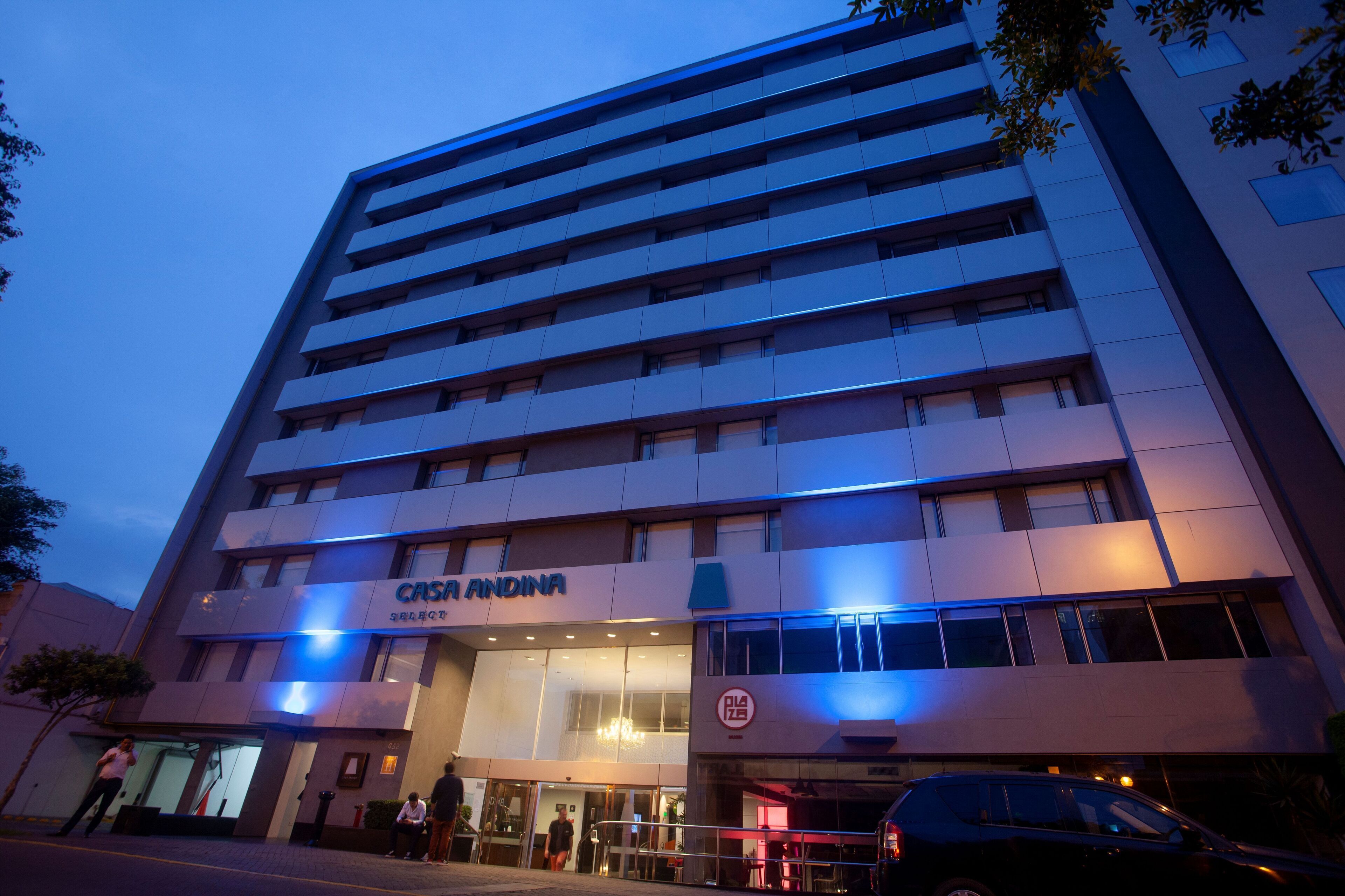 Boendets fasad - kväll/natt