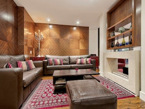 Lobby lounge