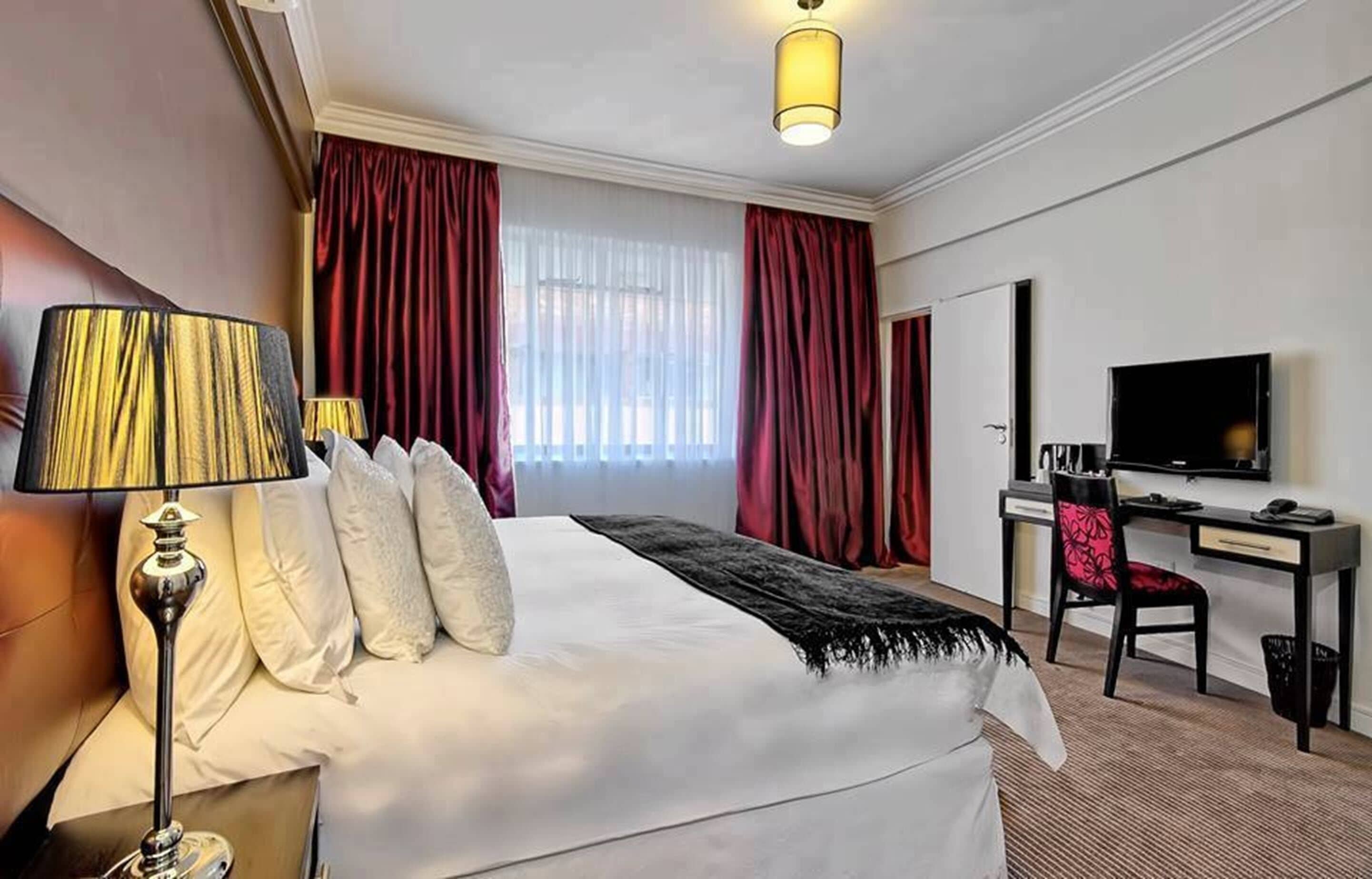 Family Suite, 1 Queen Bed | In-room safe, individually decorated, desk, iron/ironing board