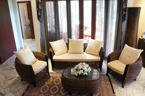 Couples treatment room(s), body treatments, hot stone massages