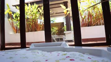 2 outdoor pools, pool umbrellas, pool loungers