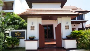 A modern building with a sign for "Spa & Massage". - Tropical Beach Resort Rayong (RAYONG)