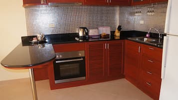 Family Room, 2 Bedrooms | Private kitchen