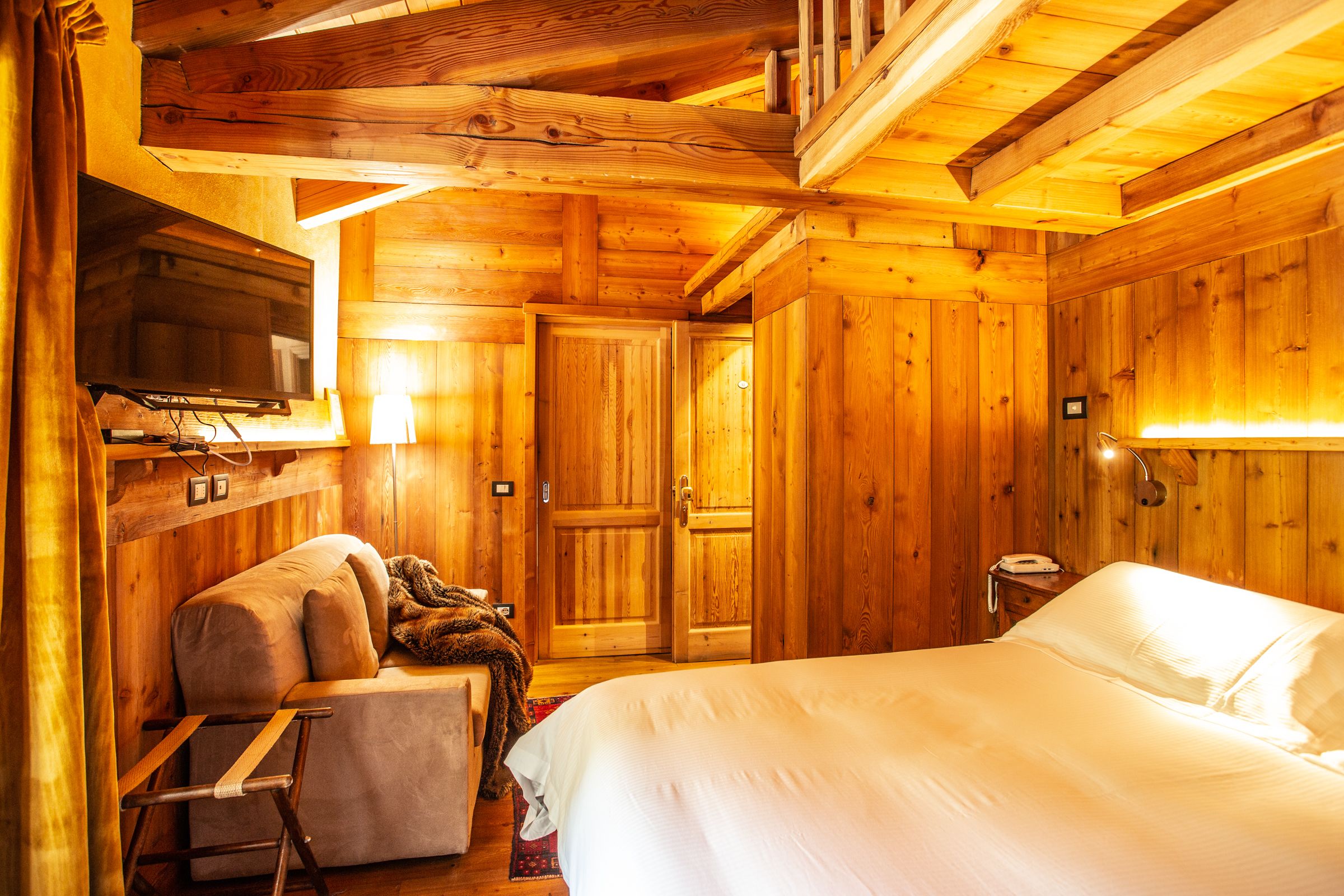 superior double room | desk, free wifi, bed sheets