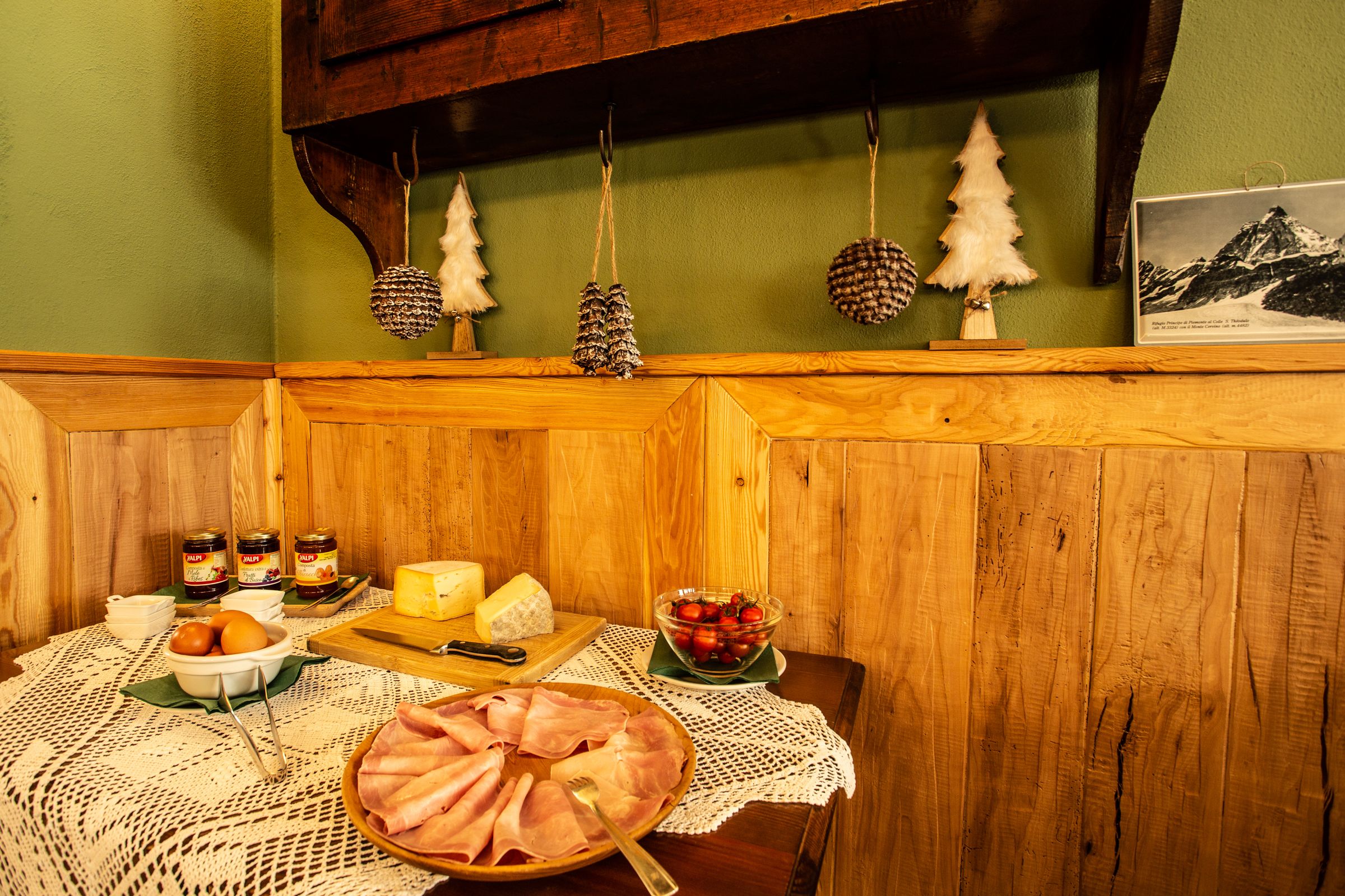 free daily breakfast