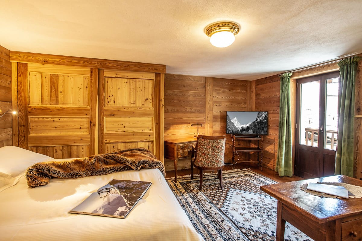 suite (mini) | desk, free wifi, bed sheets