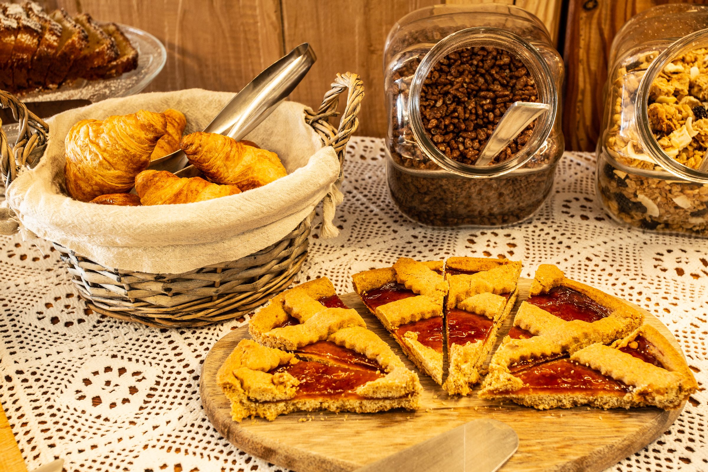 free daily breakfast