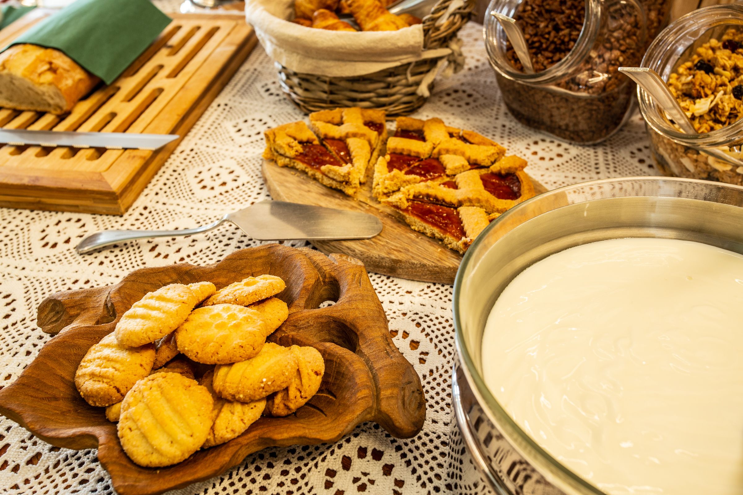 free daily breakfast