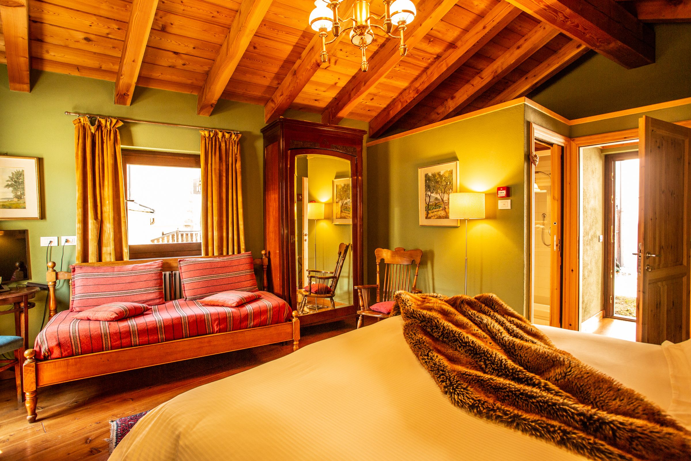 superior double room | desk, free wifi, bed sheets