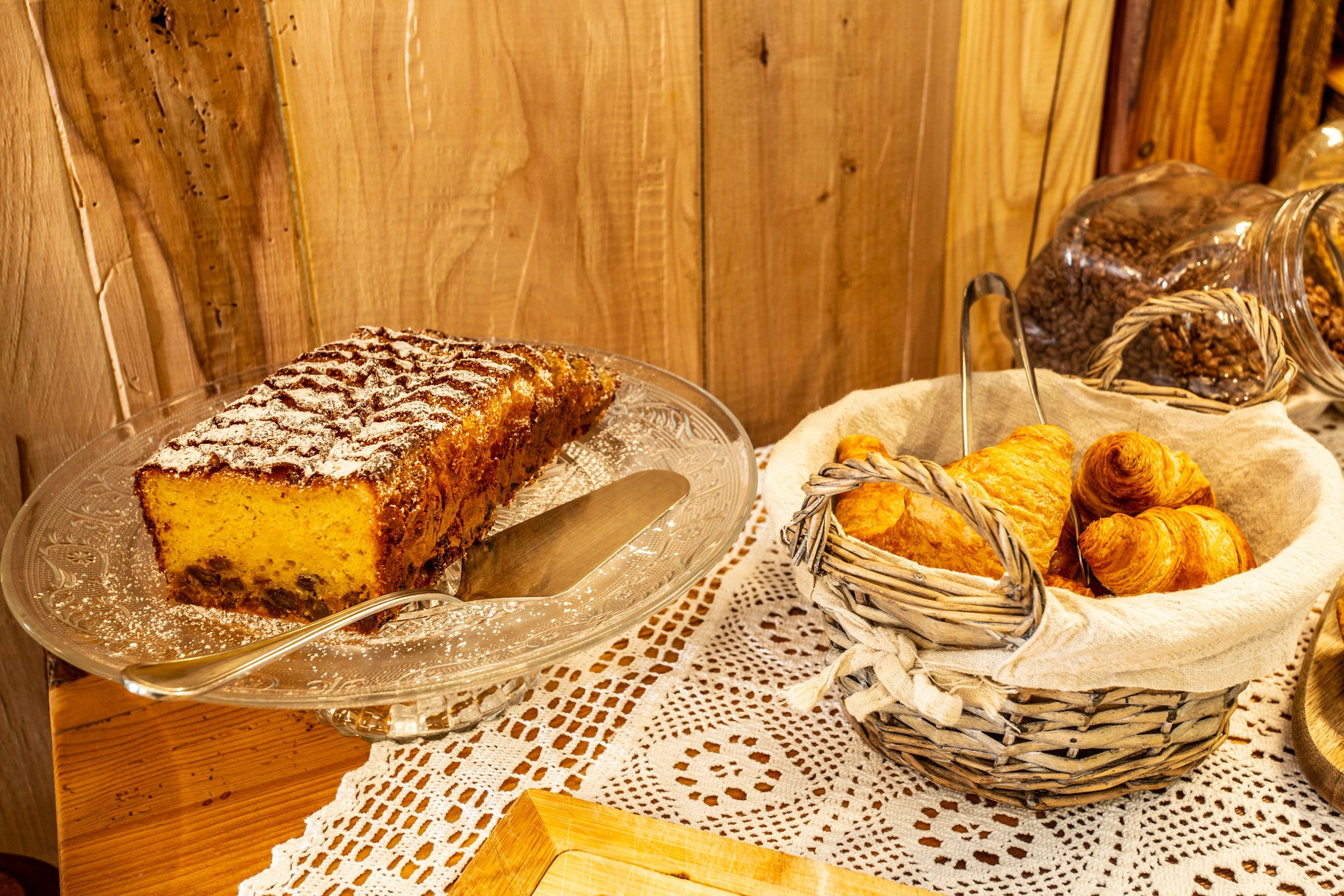 free daily breakfast