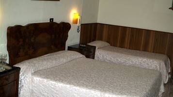 Triple Room | In-room safe, desk, free WiFi