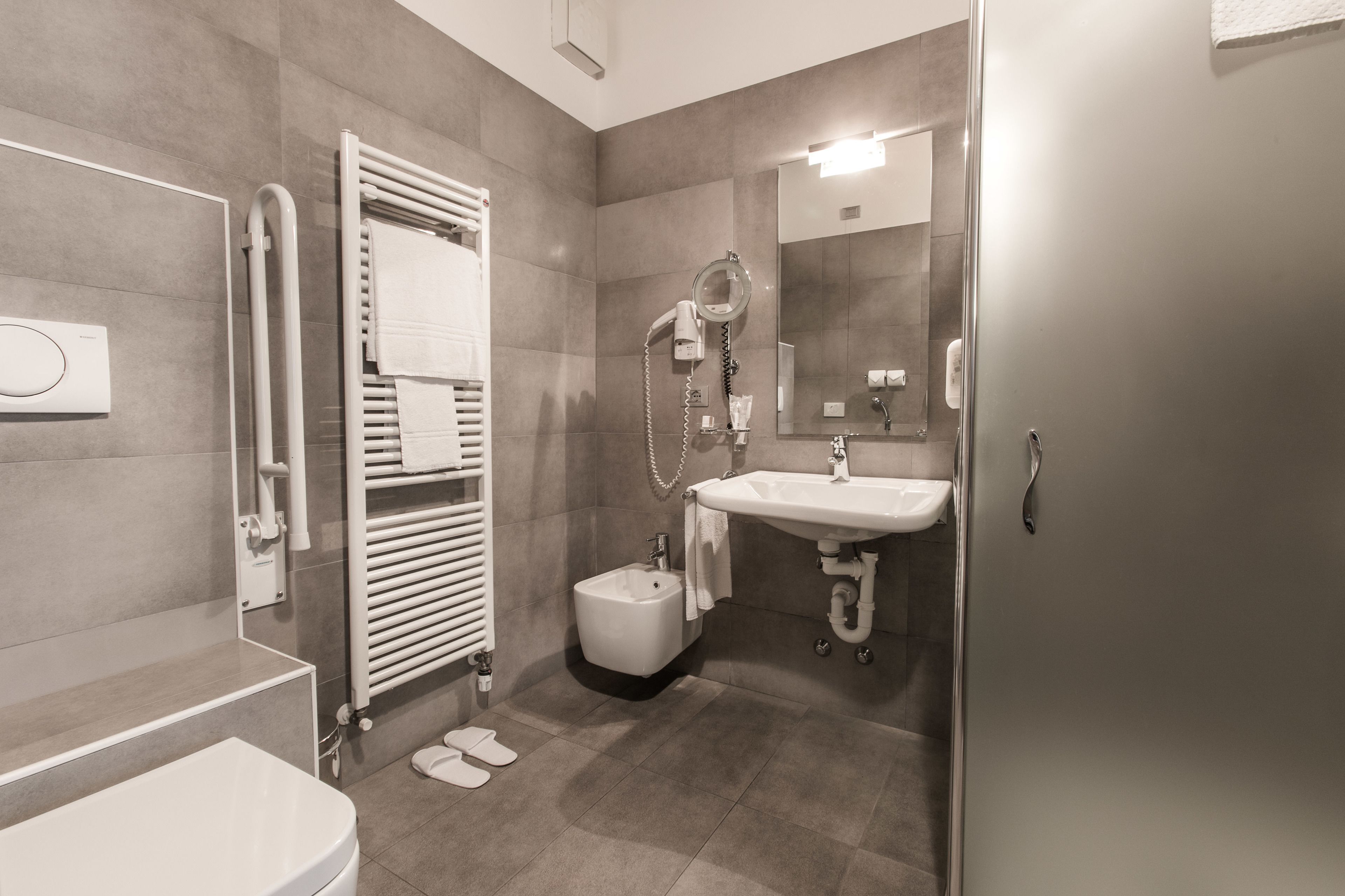 twin room | bathroom | free toiletries, hair dryer, bidet, towels