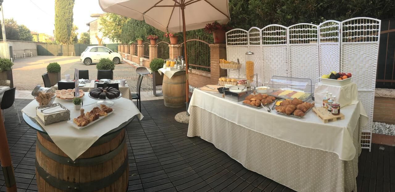 daily continental breakfast (eur 15 per person)
