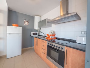 Standard Apartment, 2 Bedrooms | Private kitchen | Fridge, microwave, stovetop, toaster - Apartaments AR Espronceda (Blanes)