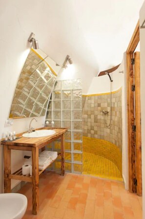 Deluxe Studio, Pool View | Bathroom | Free toiletries, hair dryer, towels, soap - Ardea Purpurea Lodge (Villamanrique de la Condesa)