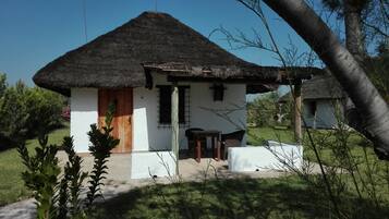 Romantic Cabin | Minibar, in-room safe, individually decorated, individually furnished