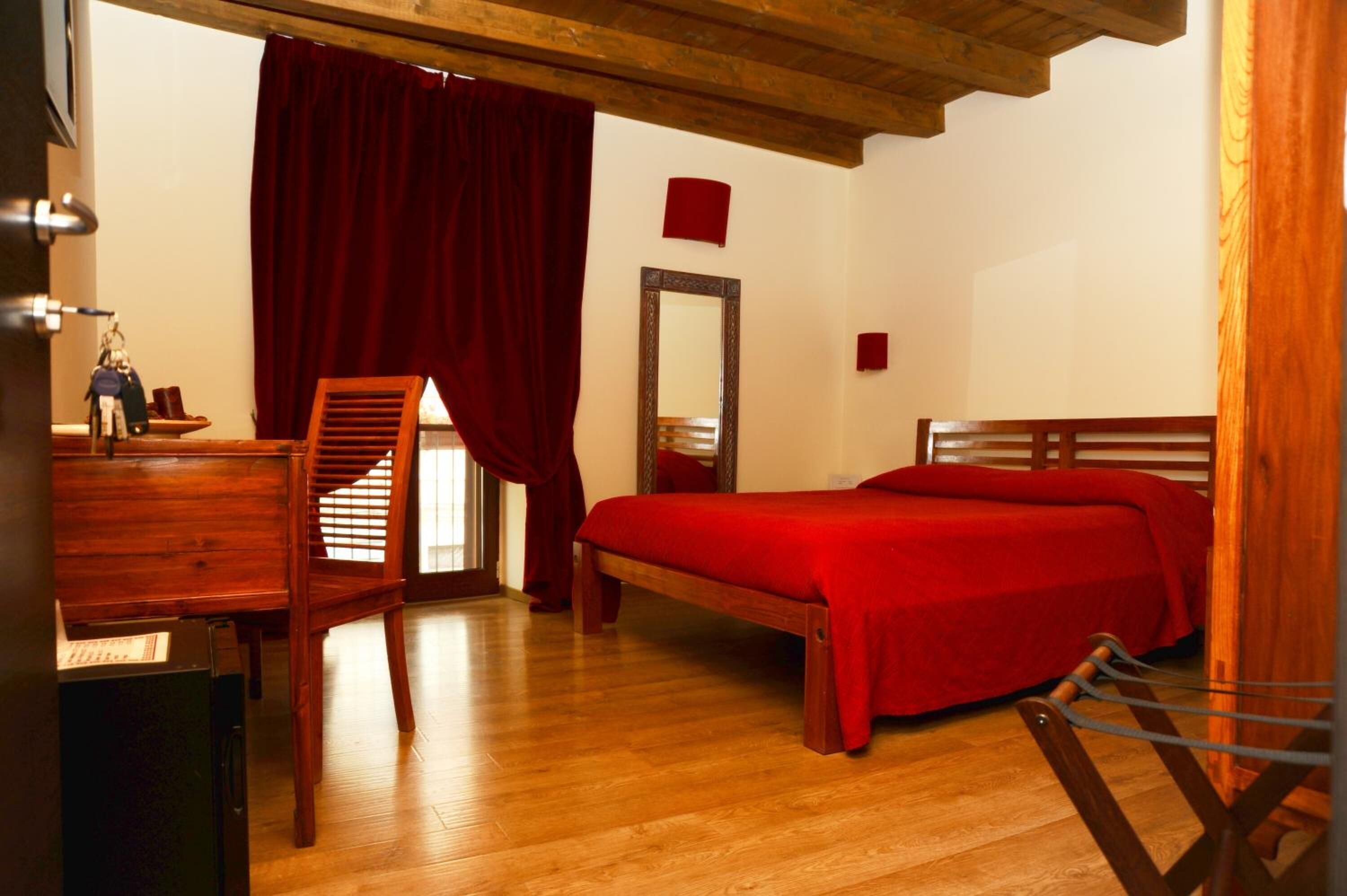 Minibar, escritorio, insonorización y cunas gratuitas 