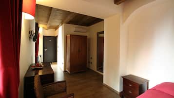 Single Room, Private Bathroom | Minibar, desk, soundproofing, free cribs/infant beds