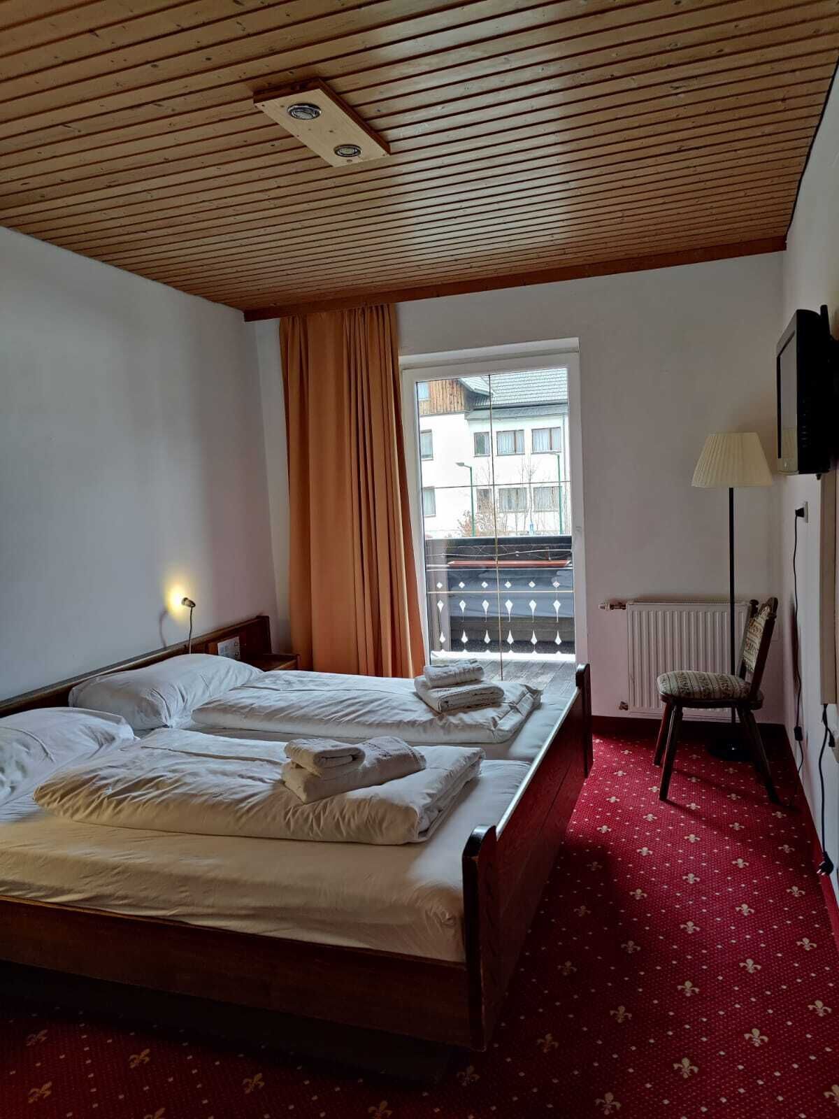 Family Room, Balcony | Hypo-allergenic bedding, in-room safe, desk, blackout drapes