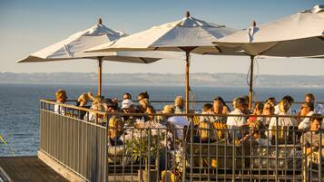 บริการอาหารเช้า อาหารกลางวัน อาหารเย็น, อาหารสแกนดิเนเวีย, วิวทะเล