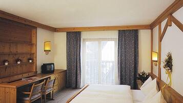 Ropa de cama de alta calidad, cubrecamas y minibar