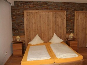Premium bedding, down duvets, minibar, in-room safe - Hotel Panther (Saalbach-Hinterglemm)