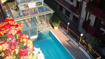 Kolam renang terbuka