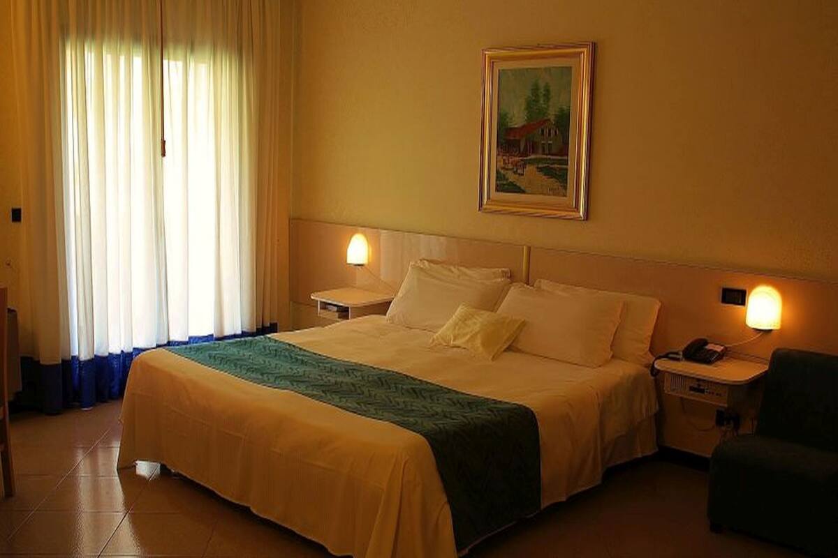 minibar, in-room safe, desk, rollaway beds