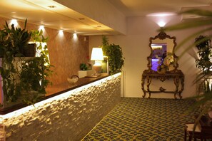 Check-in-/Check-out-Schalter