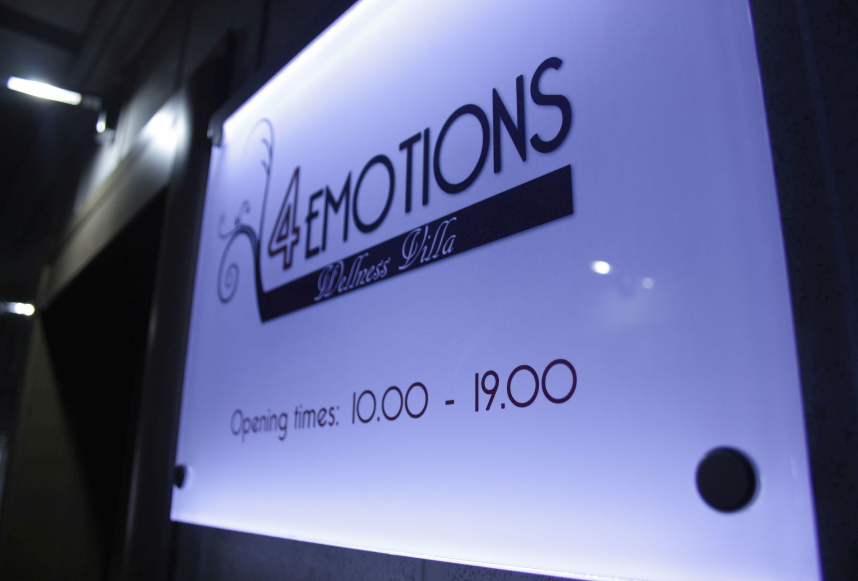 hot tub, steam room, turkish bath/hammam, body treatments, aromatherapy