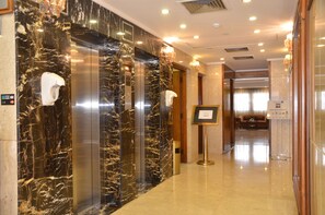 Pintu masuk interior