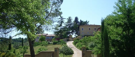 Façana frontal de l'allotjament