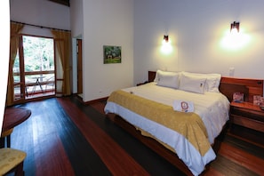 Luxe beddengoed, donsdekens, een minibar, een kluis op de kamer