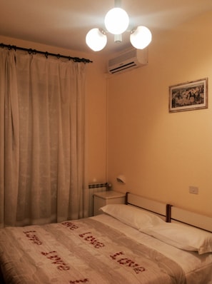 Standard Double or Twin Room | Minibar, in-room safe, desk, free cribs/infant beds