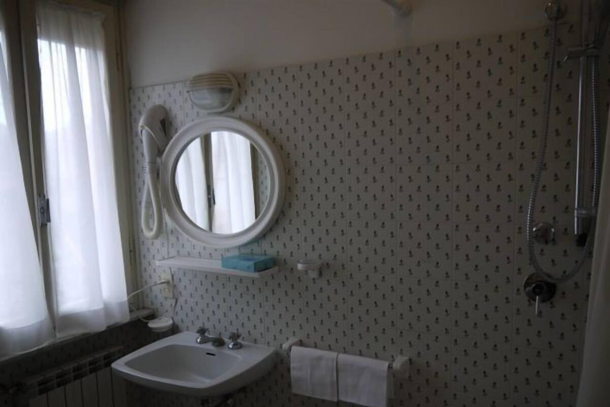 تجهيزات دش، مستلزمات مجانية للعناية الشخصية، مجففات شعر