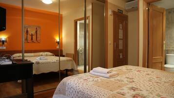 Economy Double or Twin Room Breakfast with Private Bathroom