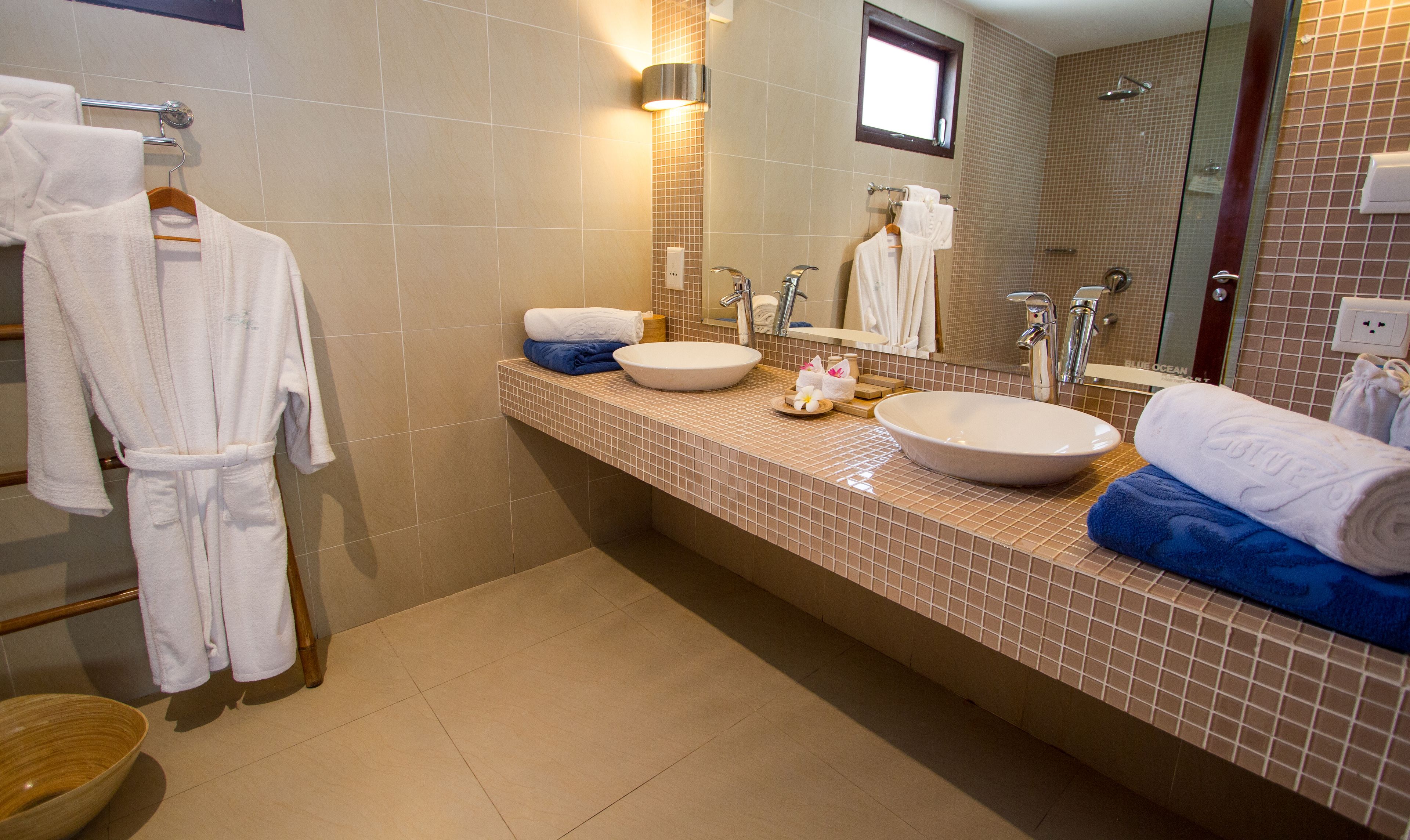 double or twin room, garden view | bathroom | separate bathtub and shower, rainfall showerhead, free toiletries